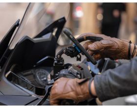 ΑΝΤΑΠΤΟΡΑΣ QUAD LOCK® - Brake Reservoir Mount βάση στήριξης σε τάπα υγρών φρένου -  ΑΝΤΑΠΤΟΡΑΣ QUAD LOCK® - Brake Reservoir Mount βάση στήριξης σε τάπα υγρών φρένου -