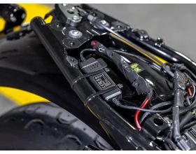 ΑΝΤΑΠΤΟΡΑΣ QUAD LOCK® - αδιάβροχο καλώδιο παροχής 12V to USB Smart Adaptor -  ΑΝΤΑΠΤΟΡΑΣ QUAD LOCK® - αδιάβροχο καλώδιο παροχής 12V to USB Smart Adaptor -