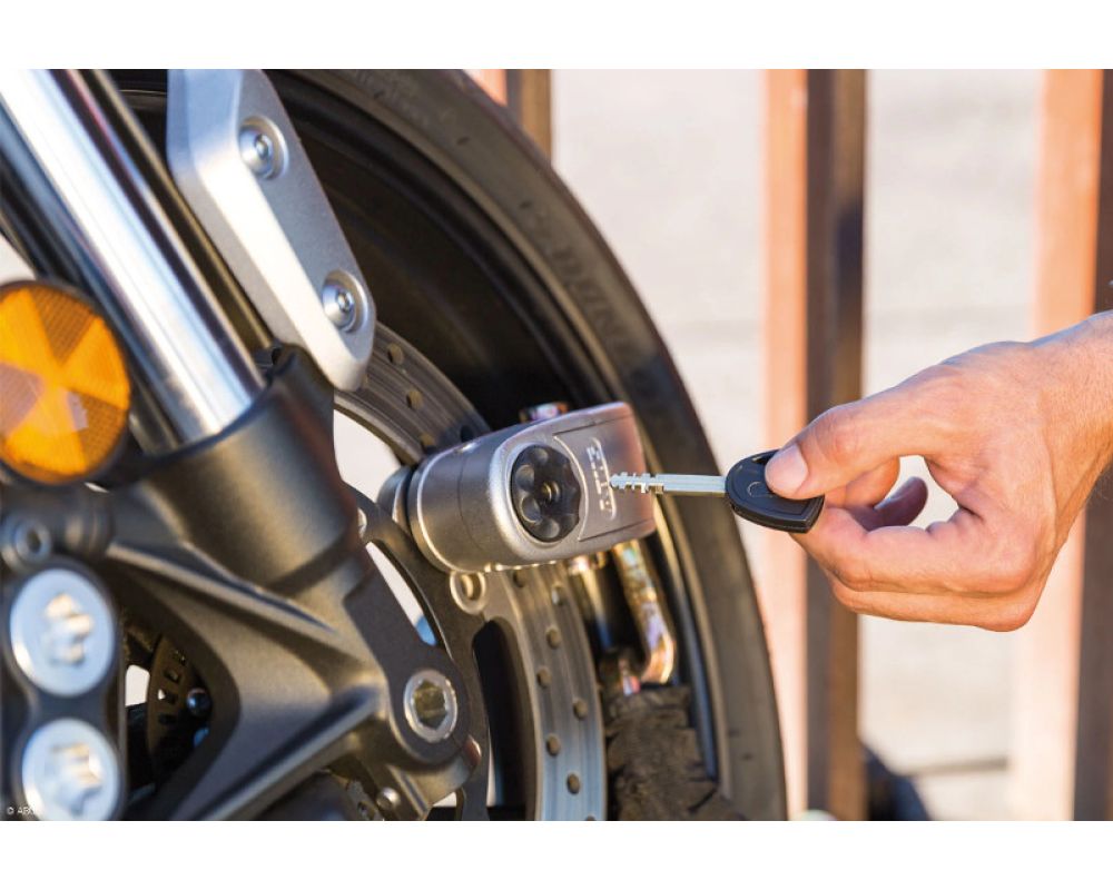 Δισκόφρενο αντικλεπτικό πάνω στον δίσκο μοτοσυκλέτας