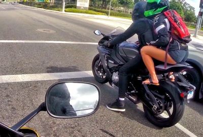 Καλοκαιρινό Παντελόνι Μηχανής: Αξίζει ή Είναι Υπερβολή;