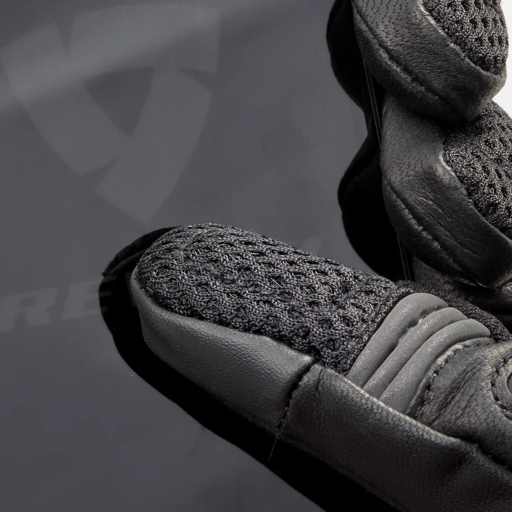 REV’IT! Caliber 2 χρήση touchscreen σε δείκτη και αντίχειρα