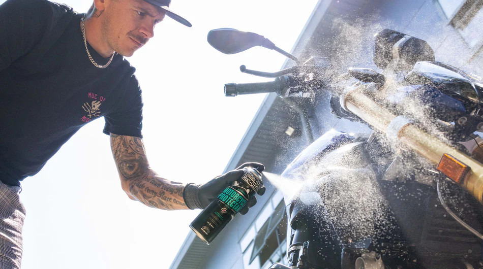 Muc-Off 8 in 1 Motorcycle Cleaning Kit προϊόντα και εργαλεία καθαρισμού μοτοσυκλέτας